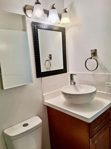 151 Essex Road 430, Hollywood, FL 33024