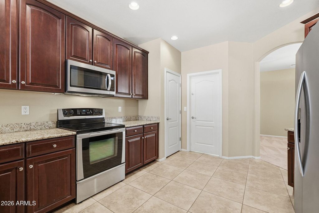 Image 18 of property listing at 187 S 172ND Drive, Goodyear, AZ 85338
