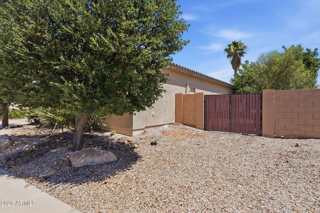 Image 2 of property listing at 187 S 172ND Drive, Goodyear, AZ 85338