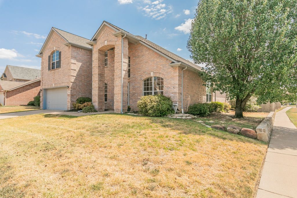 7300 Falcon Court, North Richland Hills, TX 76180 — photo 2