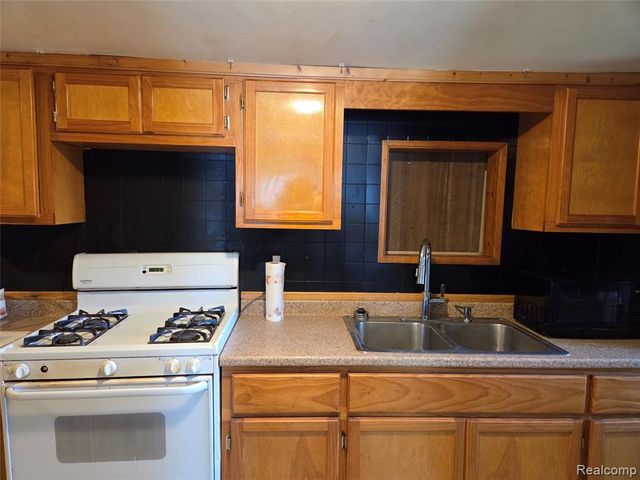 941 Burlingham Street, Oxford, MI 48371