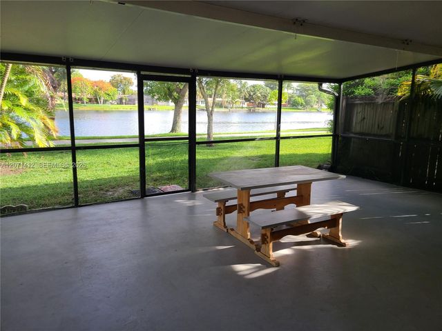 10520 Buttonwood Avenue 10520, Pembroke Pines, FL 33026