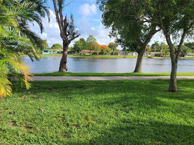 10520 Buttonwood Avenue 10520, Pembroke Pines, FL 33026