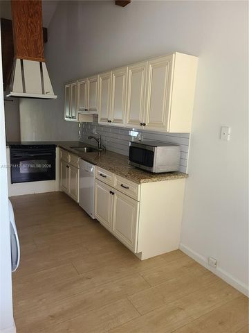 10520 Buttonwood Avenue 10520, Pembroke Pines, FL 33026