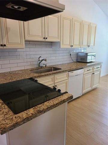 10520 Buttonwood Avenue 10520, Pembroke Pines, FL 33026