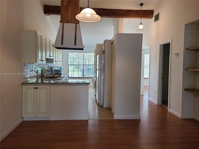10520 Buttonwood Avenue 10520, Pembroke Pines, FL 33026