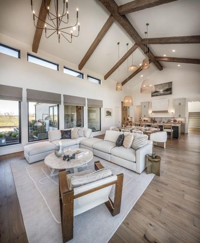 2015 Crown Lake Drive, Missouri City, TX 77459