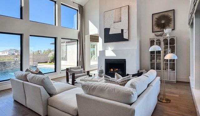 2015 Crown Lake Drive, Missouri City, TX 77459