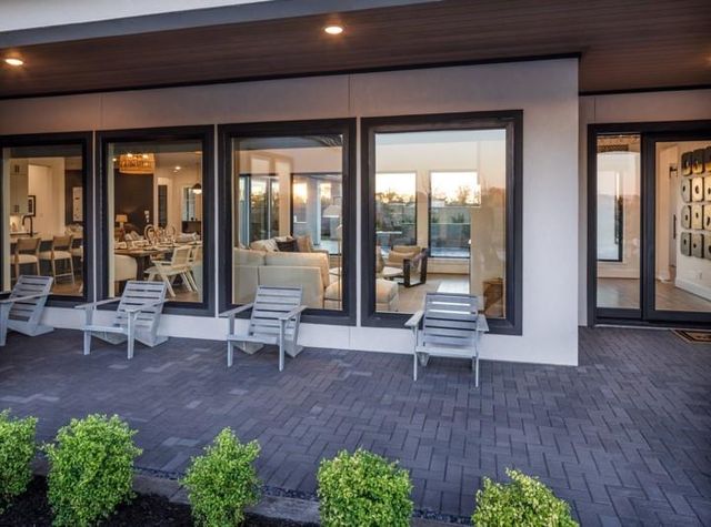 2015 Crown Lake Drive, Missouri City, TX 77459