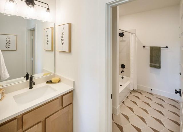 2015 Crown Lake Drive, Missouri City, TX 77459