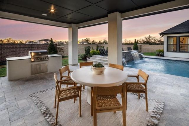 2015 Crown Lake Drive, Missouri City, TX 77459