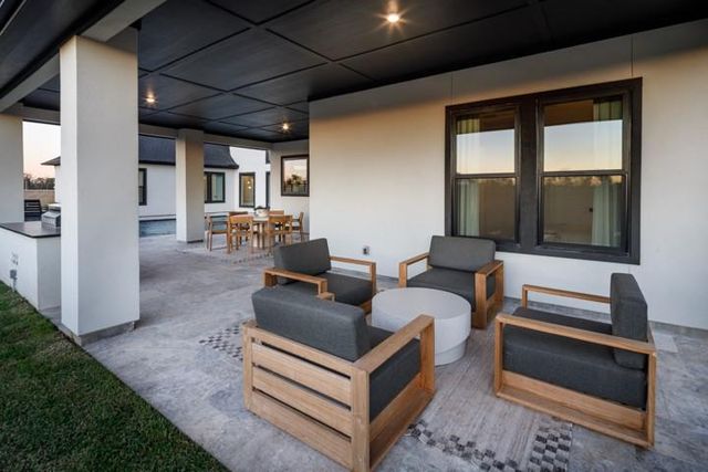 2015 Crown Lake Drive, Missouri City, TX 77459