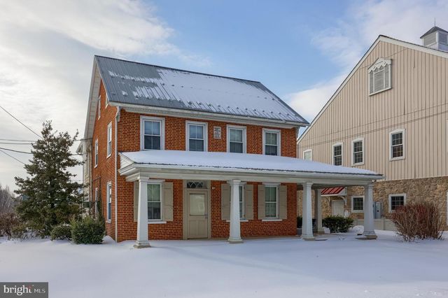 344 E MAIN ST, Leola, PA 17540