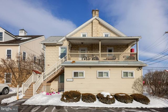 344 E MAIN ST, Leola, PA 17540