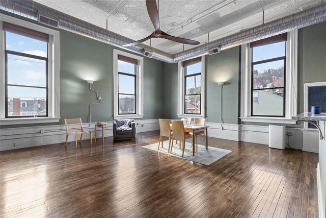 120 S 15th St 201, South Side, PA 15203