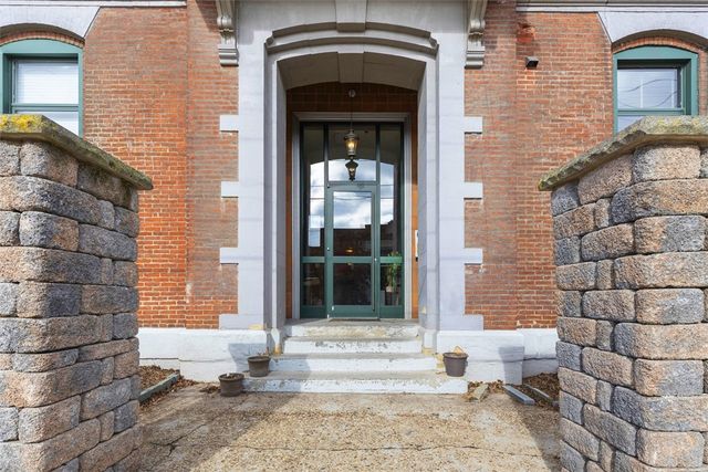 120 S 15th St 201, South Side, PA 15203