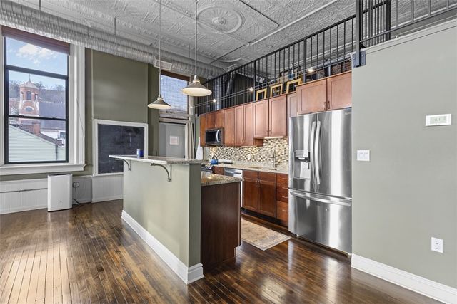 120 S 15th St 201, South Side, PA 15203