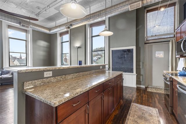 120 S 15th St 201, South Side, PA 15203