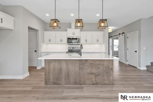 12359 Elk Ridge Circle, Papillion, NE 68046