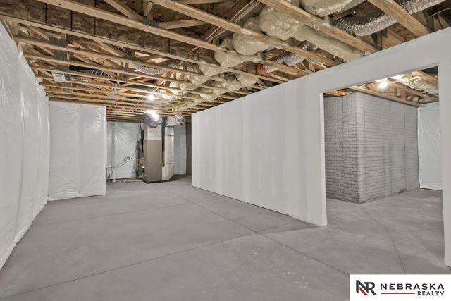 12359 Elk Ridge Circle, Papillion, NE 68046