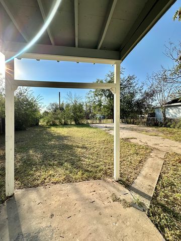 85 E 22nd Street, San Angelo, TX 76903