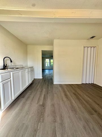 85 E 22nd Street, San Angelo, TX 76903