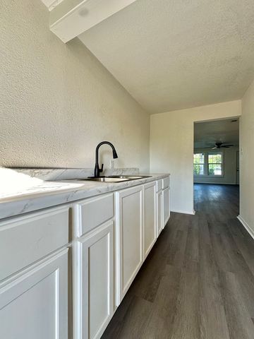 85 E 22nd Street, San Angelo, TX 76903