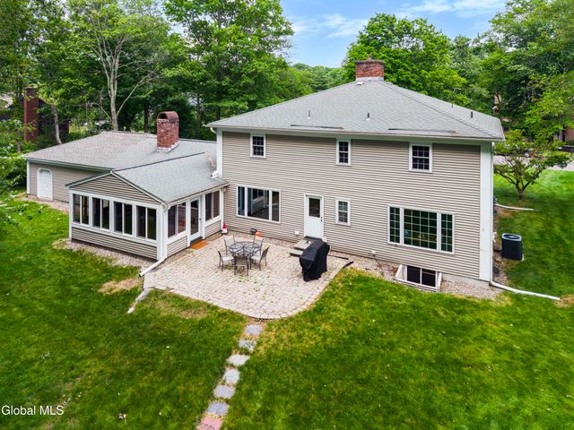 17 Schuyler Hills Road, Colonie, NY 12211
