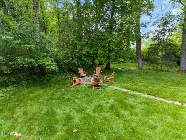 17 Schuyler Hills Road, Colonie, NY 12211