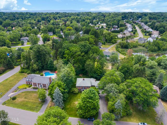 17 Schuyler Hills Road, Colonie, NY 12211