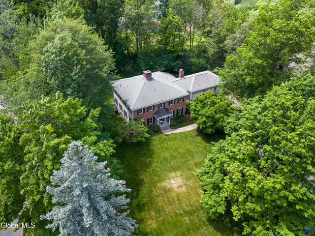 17 Schuyler Hills Road, Colonie, NY 12211