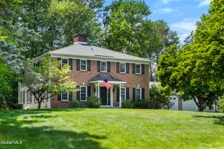 17 Schuyler Hills Road, Colonie, NY 12211