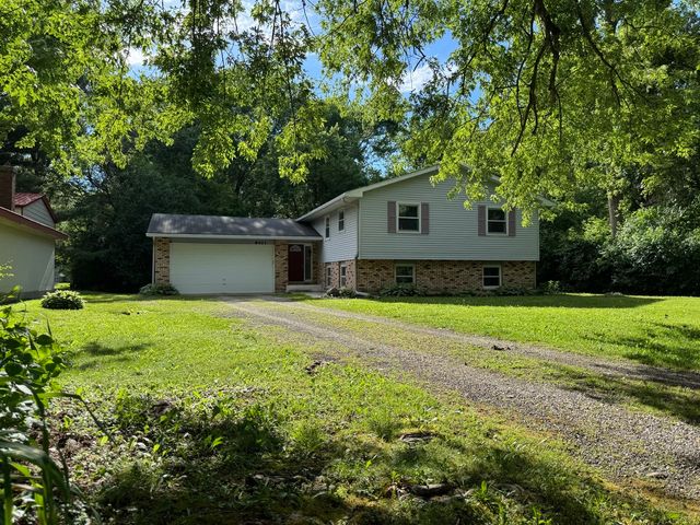 8421 Hickory Nut Grove Road, Cary, IL 60013
