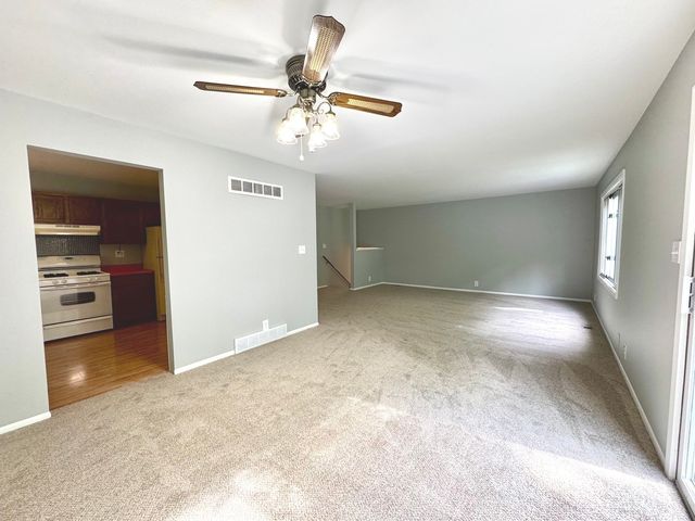 8421 Hickory Nut Grove Road, Cary, IL 60013