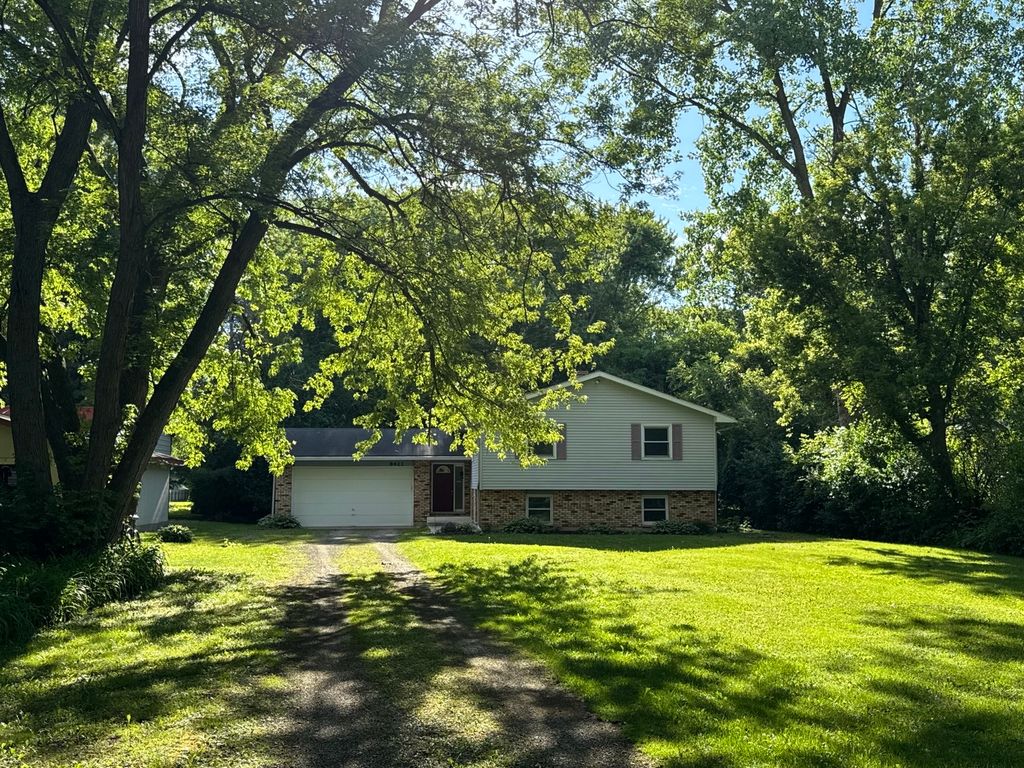 8421 Hickory Nut Grove Road, Cary, IL 60013