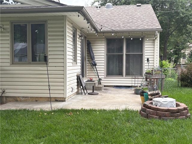 819 E Northview Street, Olathe, KS 66061