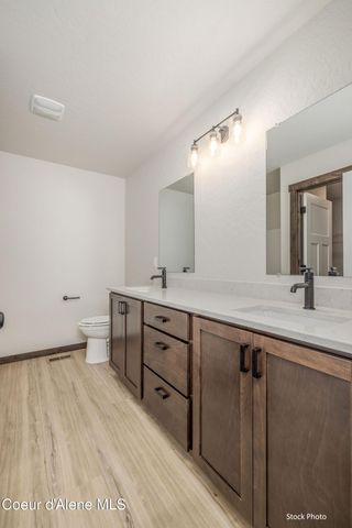 11694 N SIMMONS LN, Rathdrum, ID 83858