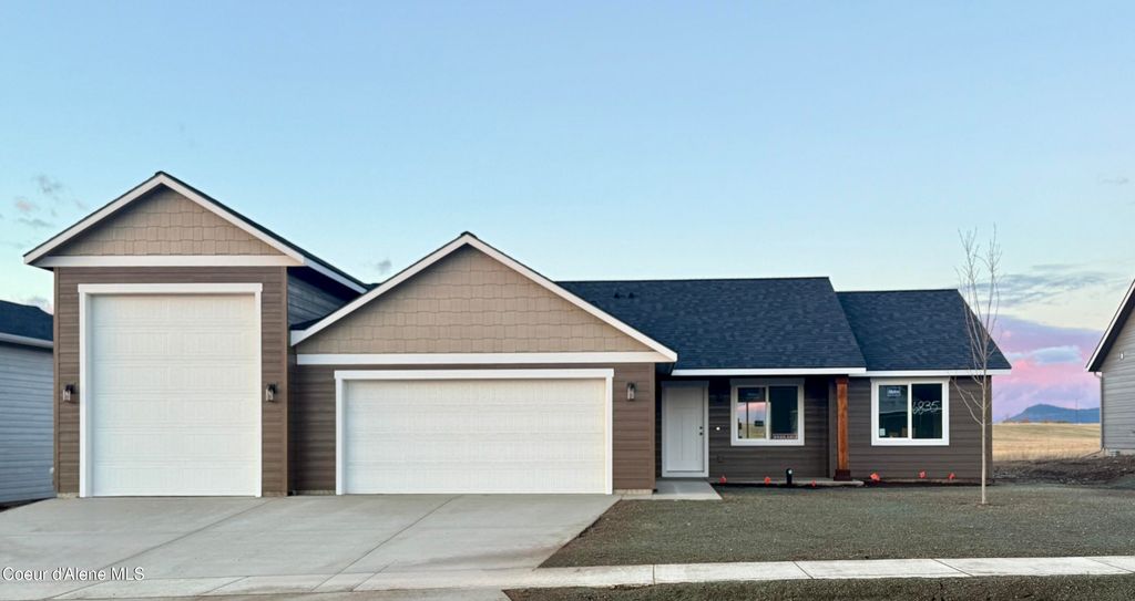 11694 N SIMMONS LN, Rathdrum, ID 83858