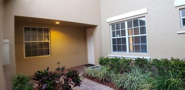 8207 NW 128th Lane 18-b, Parkland, FL 33076