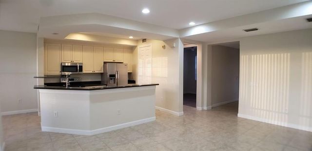 8207 NW 128th Lane 18-b, Parkland, FL 33076