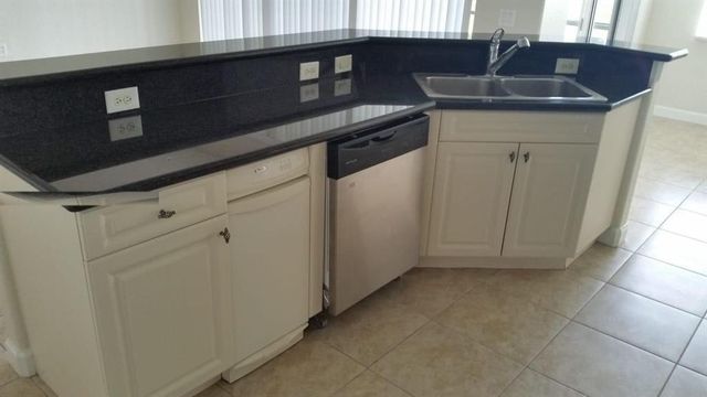 8207 NW 128th Lane 18-b, Parkland, FL 33076