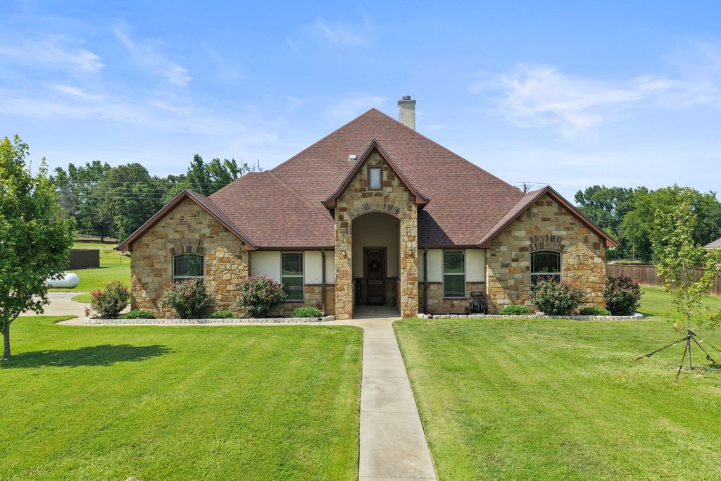 31 County Road 4742, Mt Pleasant, TX 75455