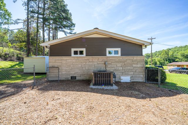 429 Hurricane Meadows Dr, Waynesboro, TN 38485