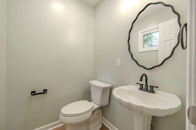 429 Hurricane Meadows Dr, Waynesboro, TN 38485