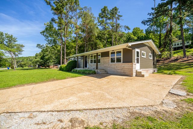 429 Hurricane Meadows Dr, Waynesboro, TN 38485