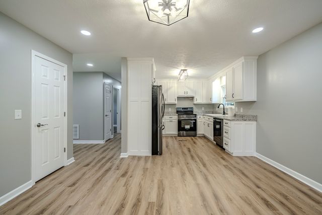 429 Hurricane Meadows Dr, Waynesboro, TN 38485
