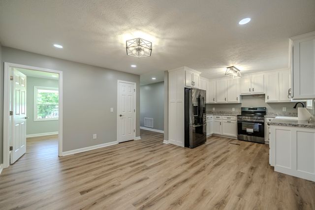 429 Hurricane Meadows Dr, Waynesboro, TN 38485