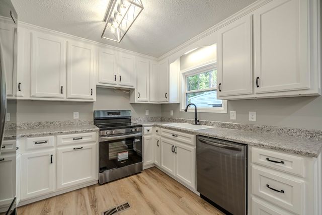 429 Hurricane Meadows Dr, Waynesboro, TN 38485