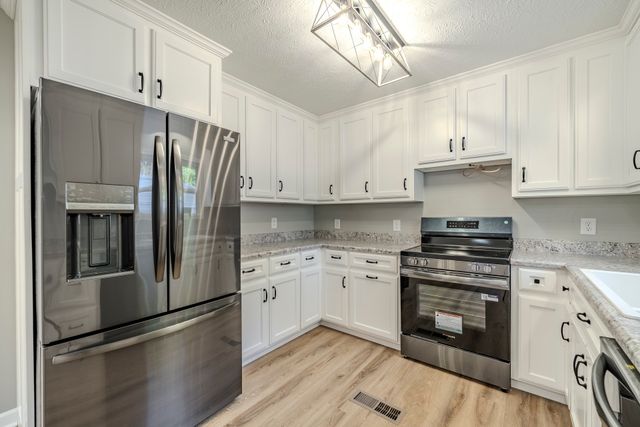429 Hurricane Meadows Dr, Waynesboro, TN 38485