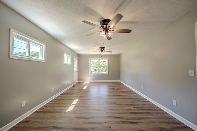 429 Hurricane Meadows Dr, Waynesboro, TN 38485
